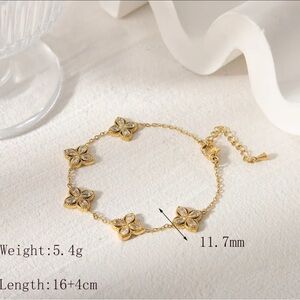 Elegant Gold Flower Bracelet